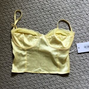 Yellow white fox tank